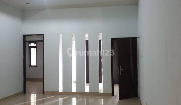 Rumah modern minimalis 2 lantai siap huni di singgasana 2