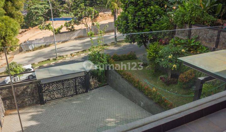 Jual rumah mewah berbentuk villa posisi mainroad 2