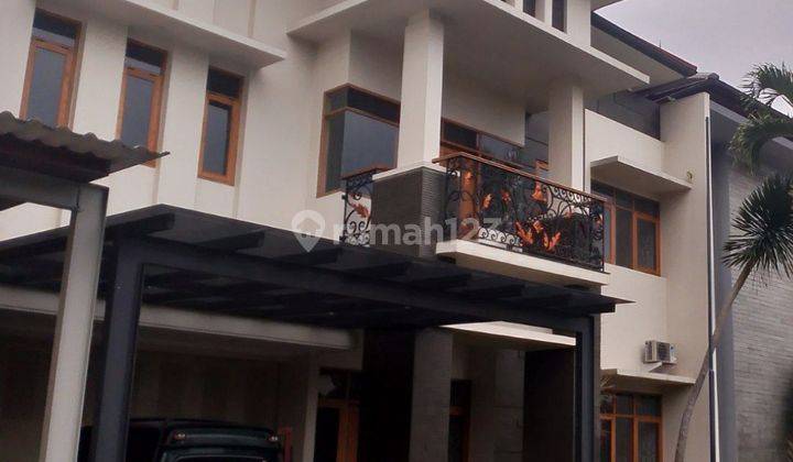 Rumah Mewah 2 Lantai Bagus Siap Huni Di Singgasana 2