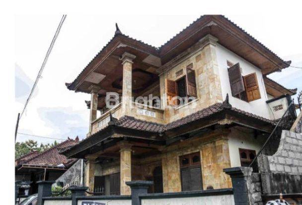 Rumah 2 lantai dengan banyak kamar di Taman Giri Jimbaran 1