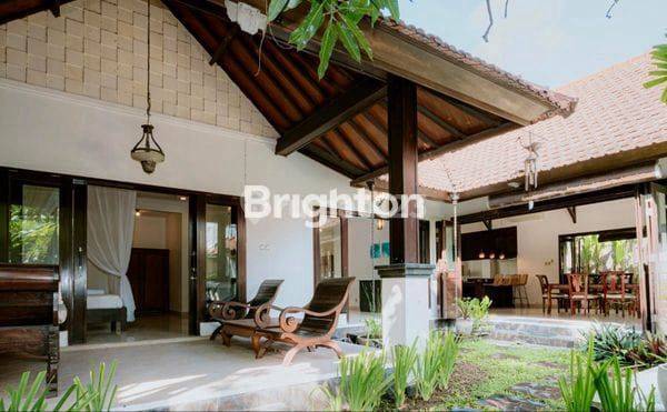 Luxurious Classic Style 3-Bedroom Villa in Prime Berawa Location 2