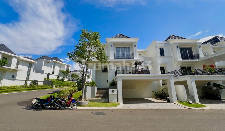 Rumah Hoek Cantik Samping Lapangan Golf Di Agathis Golf Residence Summarecon Bogor