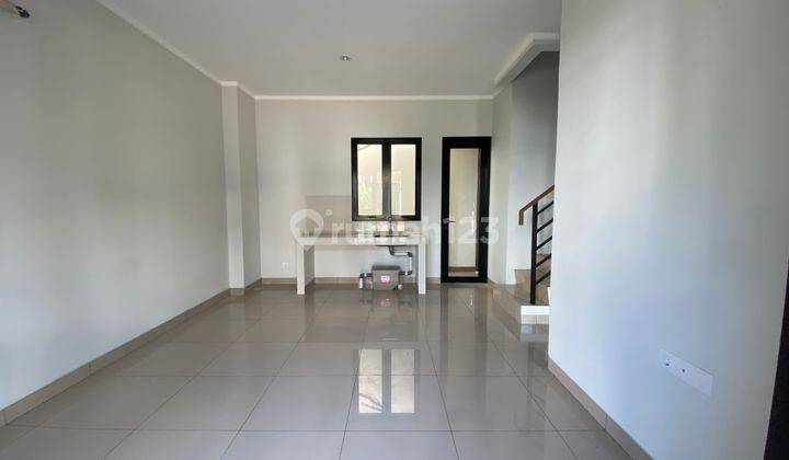 Disewakan Rumah Baru lebar 7 di Regia Residence Summarecon Crown Gading 2
