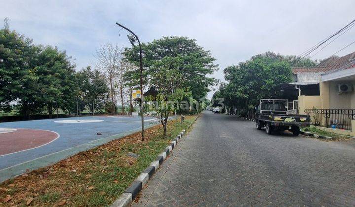 Rumah 2 Lantai Model Klasik Depan Taman Fasum Di Babatan Pratama 2