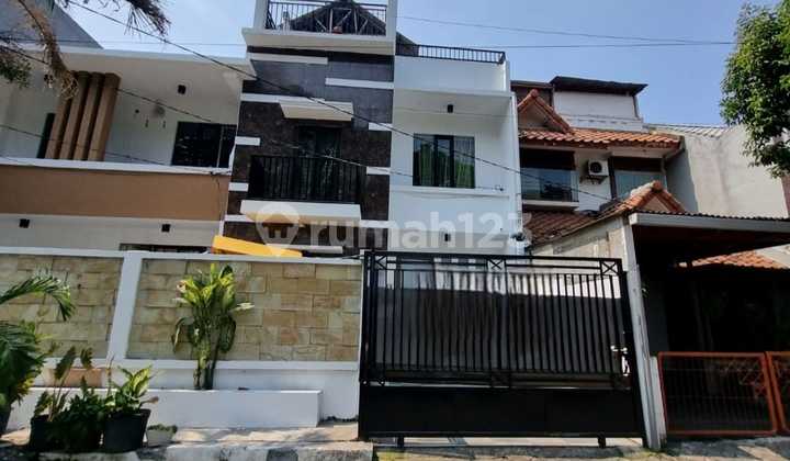 Dijual Rumah Wiyung Babatan Pratama 3 Lantai Minimalis
