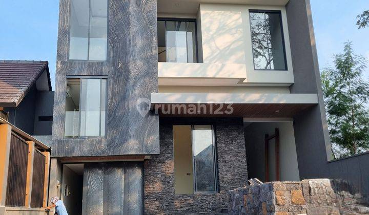 Rumah Citraland Surabaya Baru Model Split Level Mewah 1