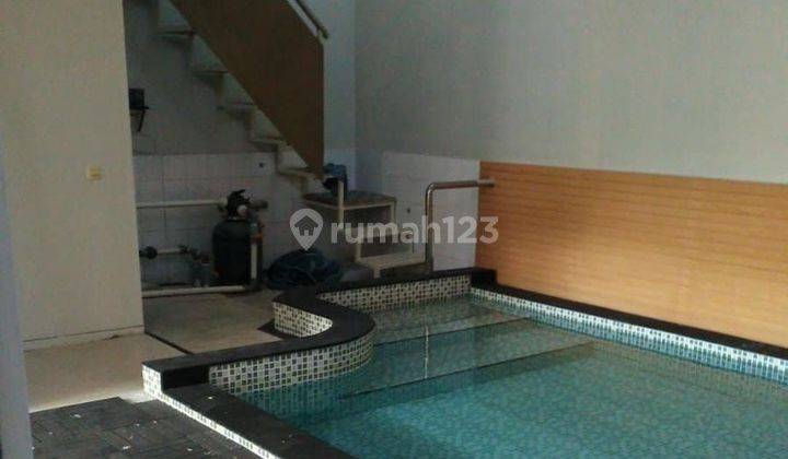 Rumah Citraland Surabaya ada Kolam Renang Pribadi 1