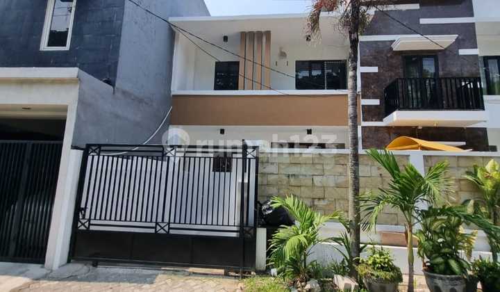 Dijual Rumah Wiyung Babatan Pratama 2 Lantai Minimalis
