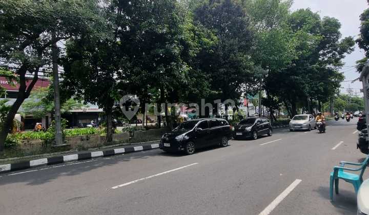 For Rent: Shophouse in the City Center of Surabaya, Pengampon Pecindilan Street. 2