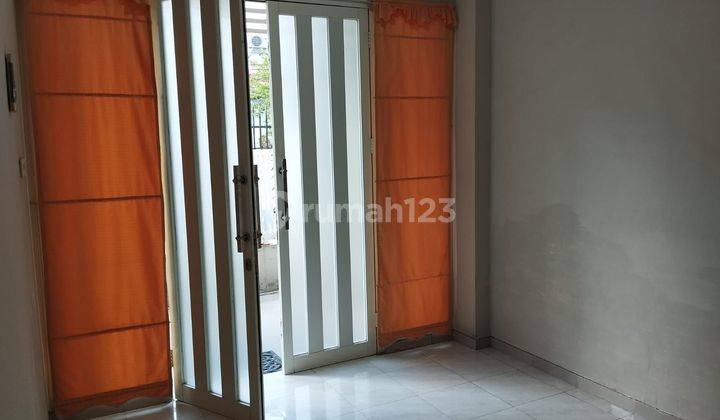 Rumah Simpang Darmo Permai Model Minimalis Strategis  2