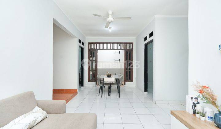 Rumah SHM Semi Furnished Strategis dekat Sekolah di Bogor J19793 2