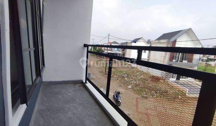 Rumah Hadap Timur 14 Menit ke Stasiun Cibinong SHM Dibantu KPR J34093 2