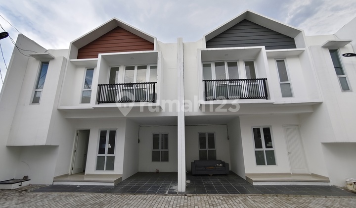 Rumah 2 lantai siap huni hanya 300meter dari jl raya jatiwaringin 1