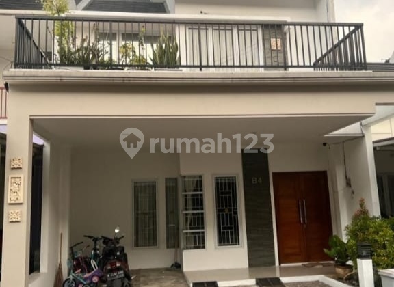 Rumah bagus 2 lantai bebas banjir hanya 500mtr tol jatiwarna Rumah bagus 2 lantai bebas banjir hanya 500mtr tol jatiwarna