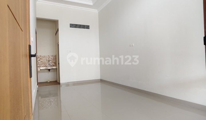 Hanya 1 km dari LRT Cikunir 1 dan akses tol jatibening 2