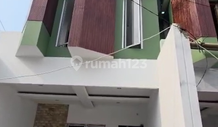 Rumah baru 3 lantai di utan kayu rawamangun jakarta timur