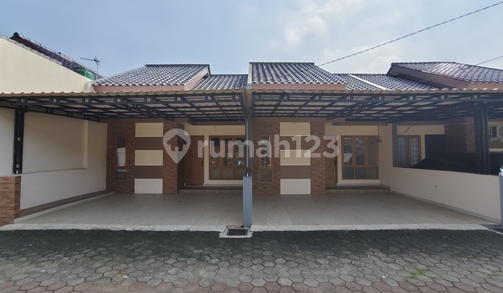 Rumah baru 1 lantai siap huni hanya 1 km dari LRT CIKUNIR 1 Rumah baru 1 lantai siap huni hanya 1 km dari LRT CIKUNIR 1