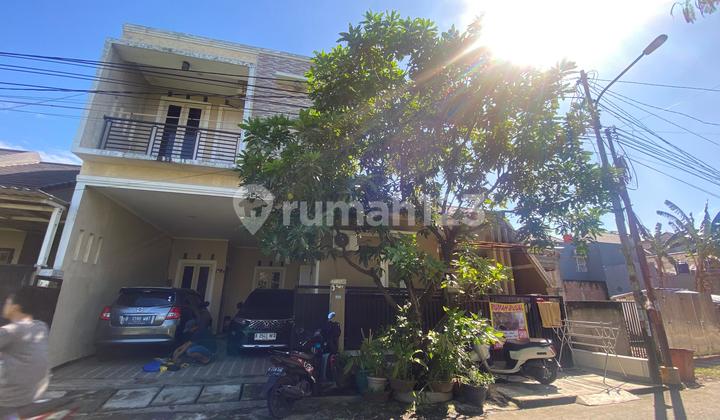 Rumah siap huni 2 lantai dan 1 lantai bebas banjir di bintaro