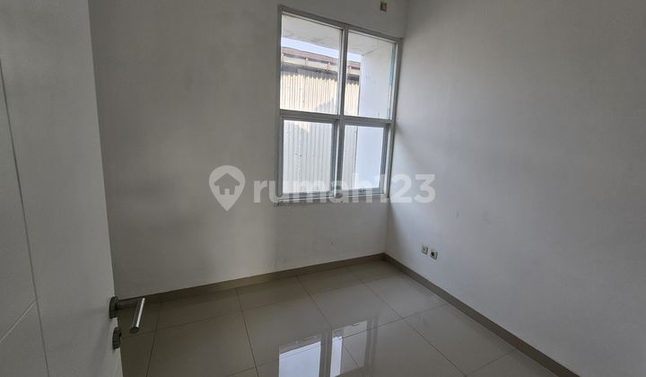 Ready-to-Occupy House in Kalimalang, One Step to Becakayu Toll Road 2