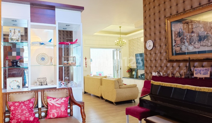 Beautiful 3-Story Ready-to-Occupy House in Kota Wisata Beautiful 3-Story Ready-to-Occupy House in Kota Wisata