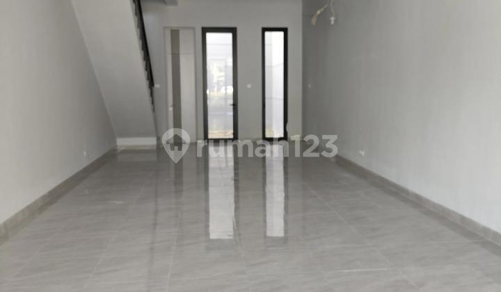 Beverly New Gress Ruko in front of Hokky, Pakuwon City, East Surabaya 2