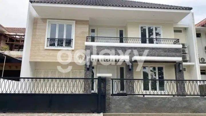 Rumah Pakuwon City Cantik Baru Gress Premium Villa Royal 1