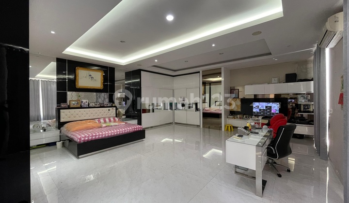 Fully Furnished House Palm Beach Pakuwon City 2