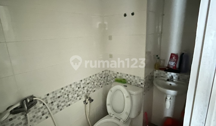 Amega Crown Studio Tower B Apartment, near Merr Toll Tambak Sumur Surabaya 2