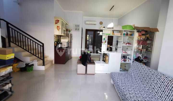 Rumah Semi Furnished Terawat Araya 2 Galaxy Bumi Permai Dekat ke Raya Merr 2