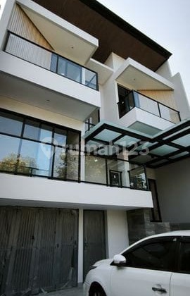 Rumah Pakuwon City Baru Split Level Palm Beach Dkt Grand Island