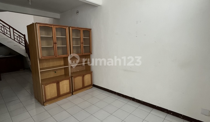 Rumah Puri Asri Satu Setengah Lantai Pakuwon City Rumah Puri Asri Satu Setengah Lantai Pakuwon City