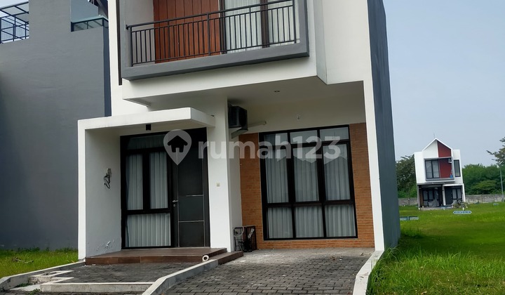 Ready-to-Occupy Grand Island House in Pakuwon City, East Surabaya 1