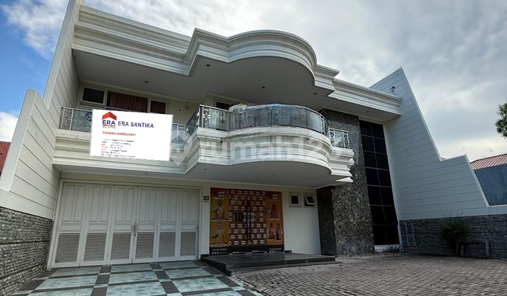For Rent Luxury 2-Story House in Imam Bonjol Surabaya 2