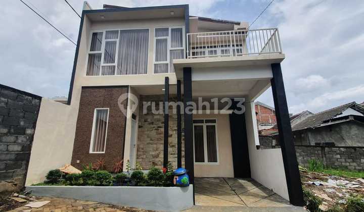 For Sale: Serene 2-Story Villa in Junrejo, Batu City Near Tourist Attractions 2