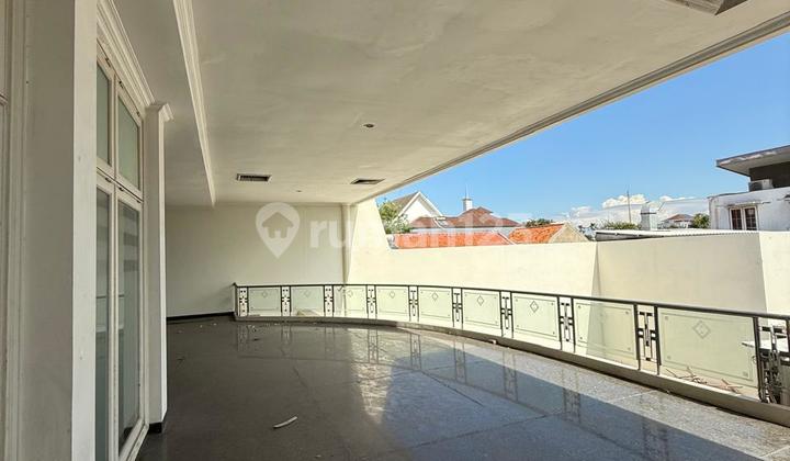 For Rent Luxury 2-Story House in Imam Bonjol Surabaya For Rent Luxury 2-Story House in Imam Bonjol Surabaya