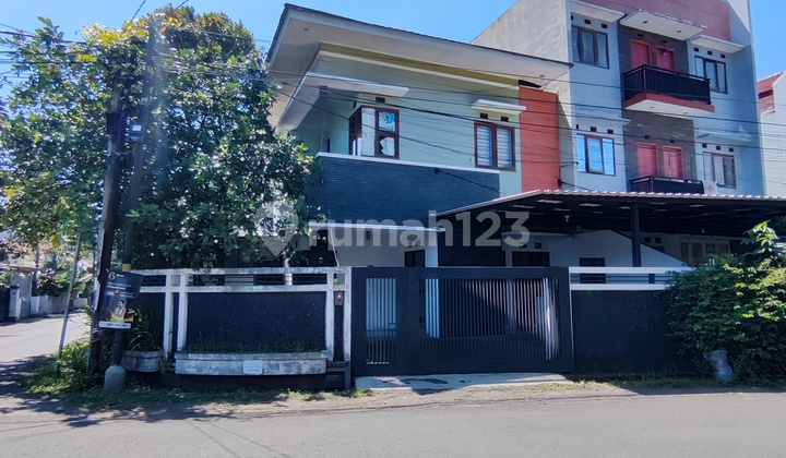 Strategic Hook House in Turangga - Near Karapitan, Suitable for Office Use!