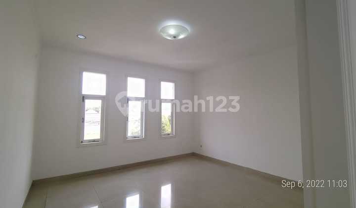 Three-Story House in Batununggal Indah, Bandung 2