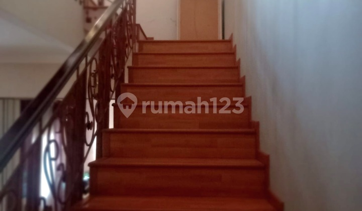 Rumah Terawat di Komplek Puri Syailendra  2