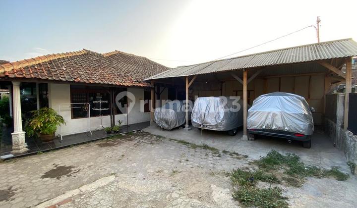 Rumah Jaman Dulu Terawat di Binong Batununggal