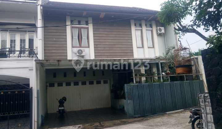 Rumah Nyaman 2 Lantai di Setraduta Permai