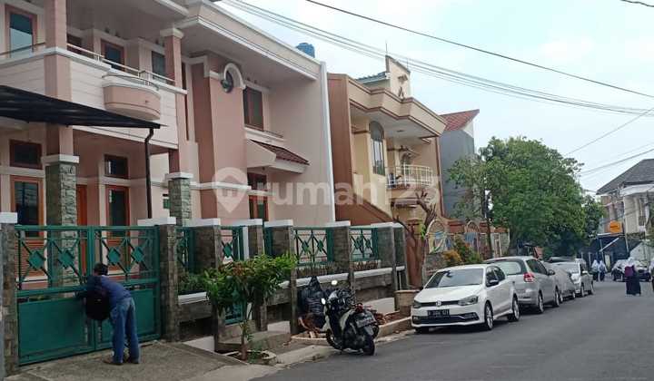 Comfortable 2-Story House Sadang Sumur Dago Bandung