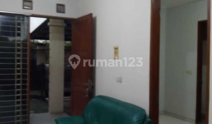 Disewakan Rumah 1.5 Lantai di Setraduta Bandung
