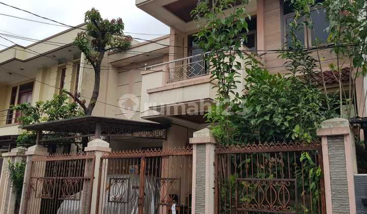 Rumah Terawat 2 Lantai di Batu Mas Bandung