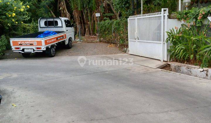 Rumah 2 lantai nyaman dan dekat sekolah, Minimart di pusat kota 2