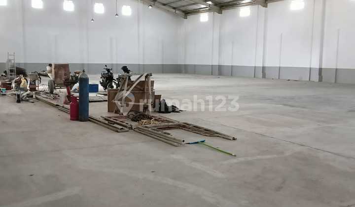 Warehouse for rent in clean condition in Caringin Area.