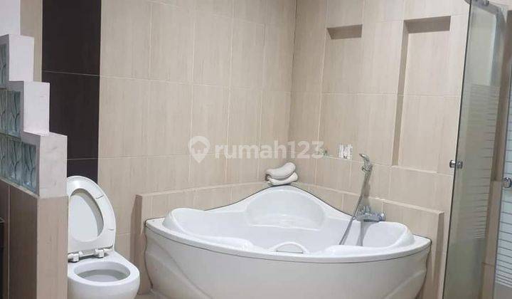 DISEWAKAN RUMAH DI MOCH YUNUS 3 LANTAI FURNISHED  2