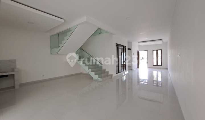 RUMAH BARU SIAP HUNI DI BATUNUNGGAL