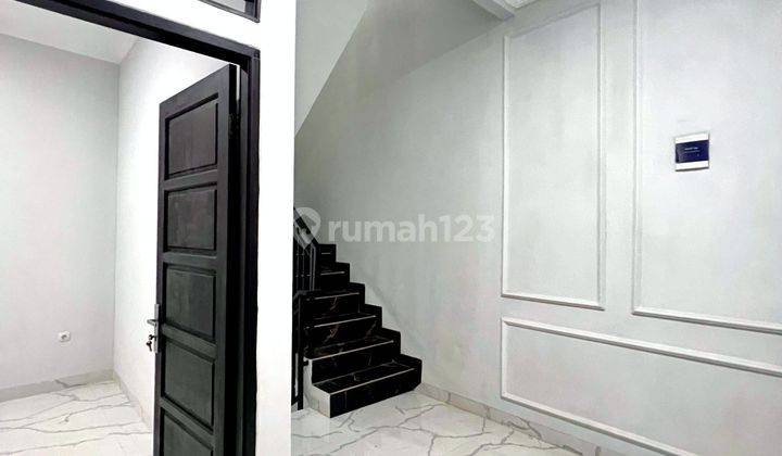 Dijual Rumah 2 Lantai + Rooftop Dekat Pintu Tol Andara Jagakarsa 2