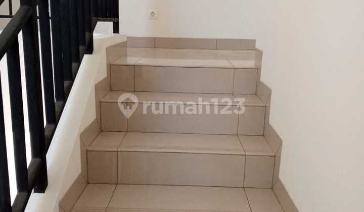 Disewakan Rumah Summarecon Cluster Amanda 2