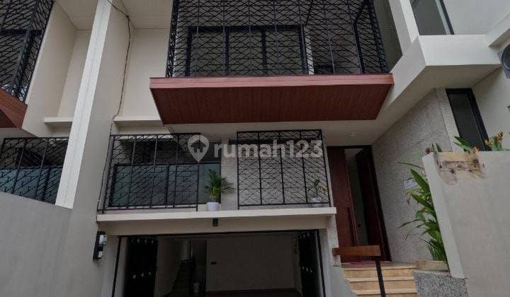 For Sale Dijual Townhouse 3 Lantai at Kemang Jakarta Selatan  1